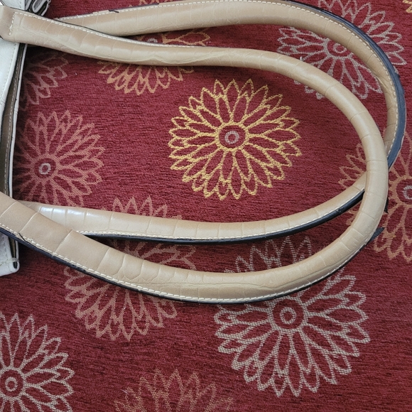 Nine & Co Tan Bag - Picture 8 of 8